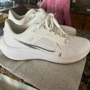 Size 7.5 women’s Nike Pegasus Running Shoes!